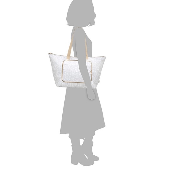 Lightweight Foldable Tote - Picture 5 of 15